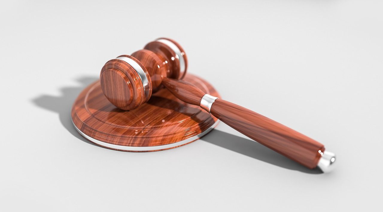 découvrez le rôle clé de l'assistant juridique, qui soutient les professionnels du droit en assurant la gestion administrative, la préparation des dossiers et la recherche juridique.