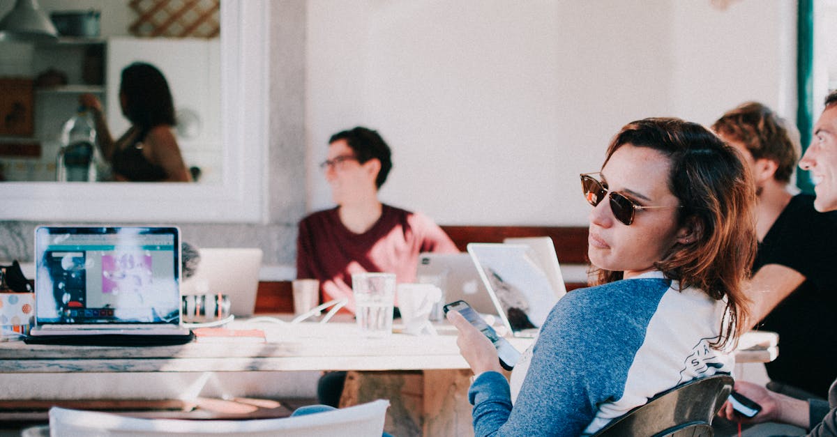 découvrez le monde des entrepreneurs sociaux, des innovateurs passionnés qui allient profit et impact social. apprenez comment ils transforment des idées en actions pour résoudre des problèmes sociétaux tout en créant des entreprises durables.