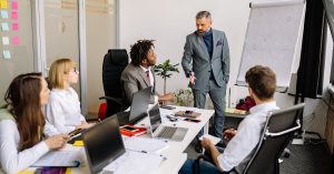 découvrez les meilleures pratiques pour l'intégration des employés dans votre entreprise. facilitez l'accueil et l'engagement de vos nouvelles recrues grâce à des stratégies efficaces et un processus d'intégration bien structuré.