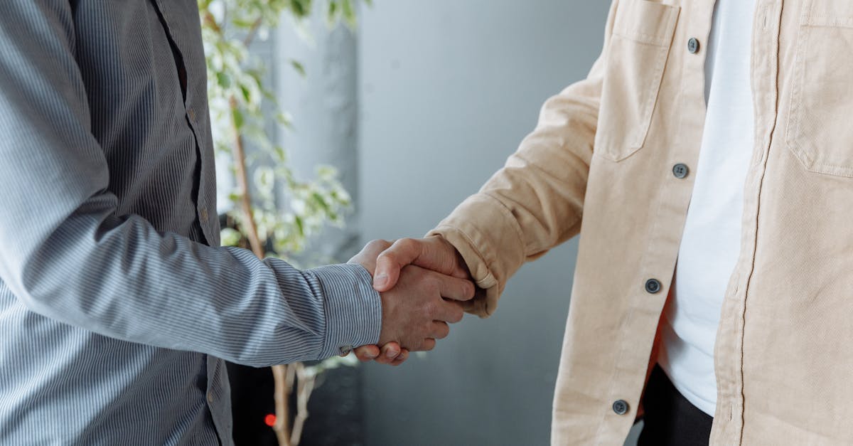 découvrez tout ce qu'il faut savoir sur le contrat de travail : définition, types, droits et obligations des employés et employeurs, ainsi que les étapes pour rédiger un contrat efficace et conforme aux législations en vigueur.
