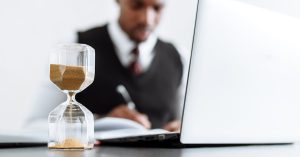 découvrez tout ce qu'il faut savoir sur le contrat de travail : ses types, clauses essentielles, droits et obligations des employés et employeurs. assurez-vous d'être bien informé pour protéger vos intérêts professionnels.