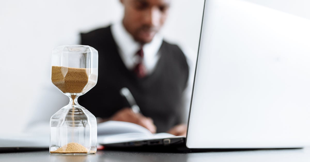 découvrez tout ce qu'il faut savoir sur le contrat de travail : ses types, clauses essentielles, droits et obligations des employés et employeurs. assurez-vous d'être bien informé pour protéger vos intérêts professionnels.