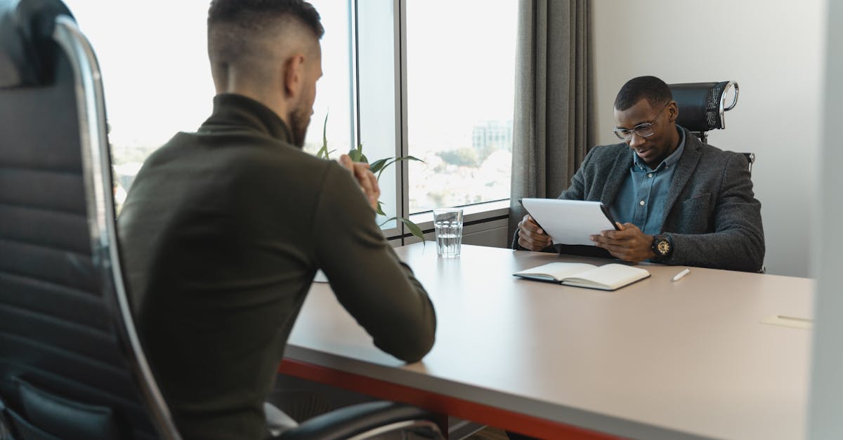 préparez-vous efficacement à votre entretien d'embauche avec nos conseils pratiques et astuces sur la préparation d'interview. découvrez comment répondre aux questions, gérer le stress et faire bonne impression pour maximiser vos chances de succès.