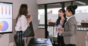 découvrez l'importance du réseautage professionnel et comment établir des connexions essentielles pour booster votre carrière. explorez des stratégies efficaces et des conseils pratiques pour créer un réseau solide et inspirant.