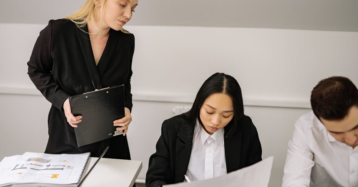 découvrez comment identifier, prévenir et gérer le harcèlement au travail. apprenez des stratégies efficaces pour créer un environnement professionnel respectueux et sécurisé pour tous les employés.