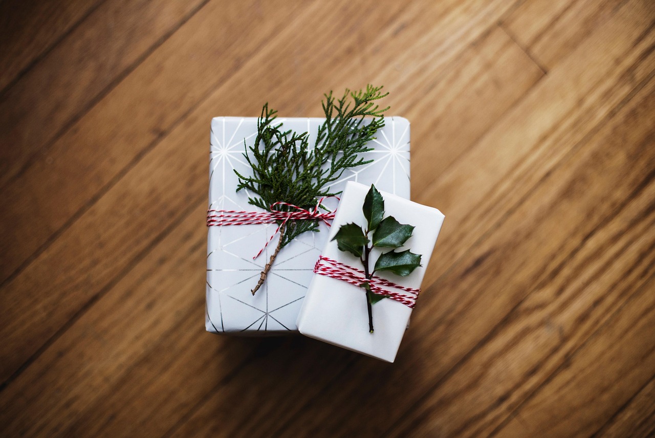 découvrez une sélection unique de cadeaux pour toutes les occasions : anniversaires, fêtes, événements spéciaux ou simplement pour faire plaisir. trouvez l'inspiration et surprenez vos proches avec le cadeau parfait !