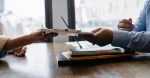 découvrez comment rédiger un résumé efficace qui met en valeur vos compétences et expériences professionnelles. obtenez des conseils pratiques pour attirer l'attention des recruteurs et décrocher l'entretien de vos rêves.
