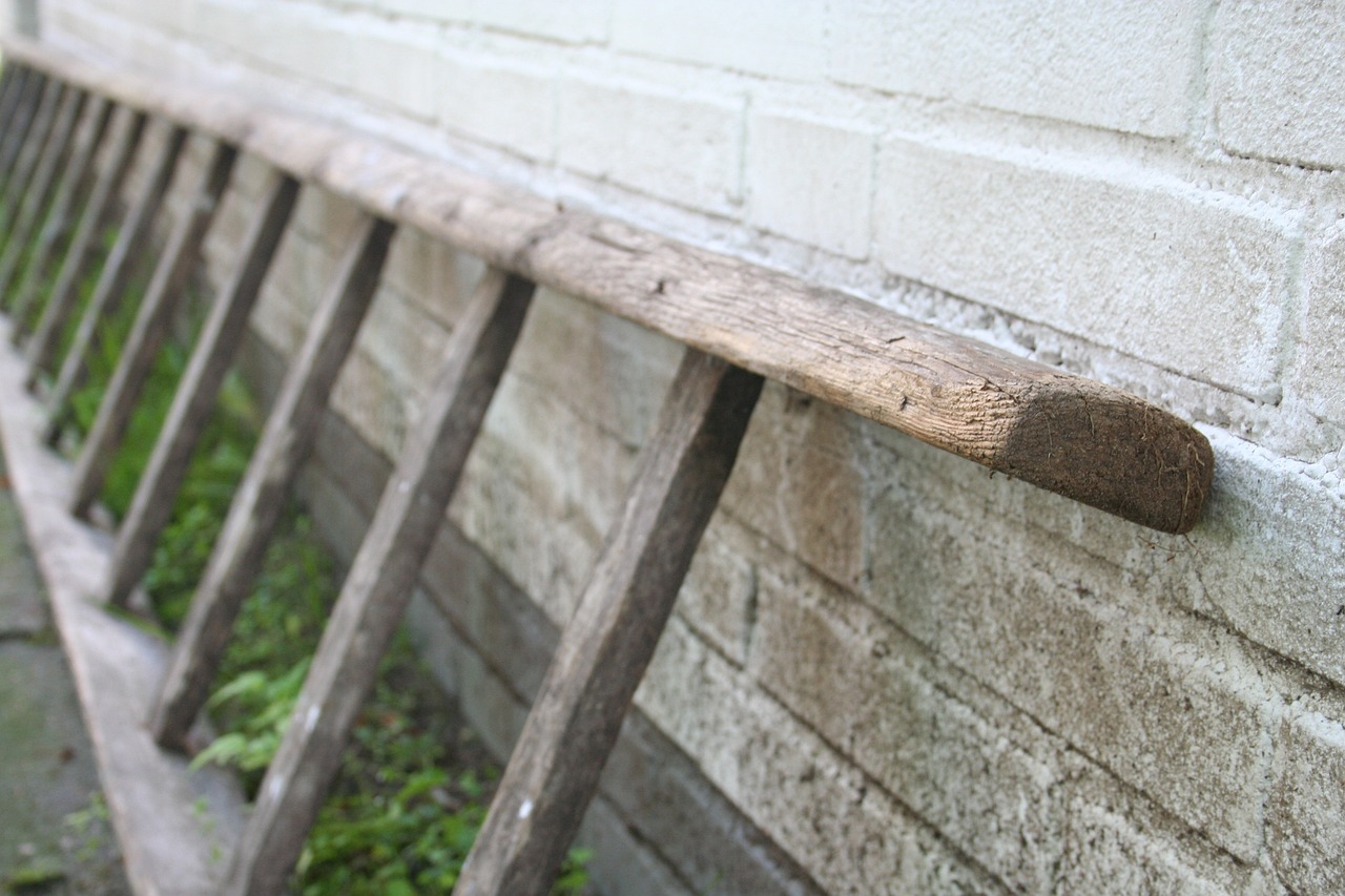découvrez des solutions efficaces pour rendre des escaliers en bois glissants plus sûrs. conseils pratiques, produits antidérapants et astuces pour prévenir les chutes et sécuriser votre maison.